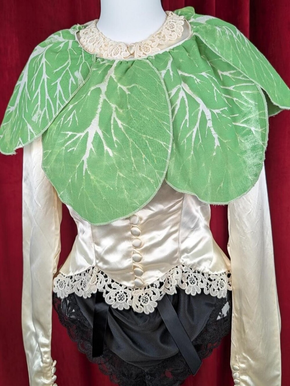Green & White Cabbage Collar